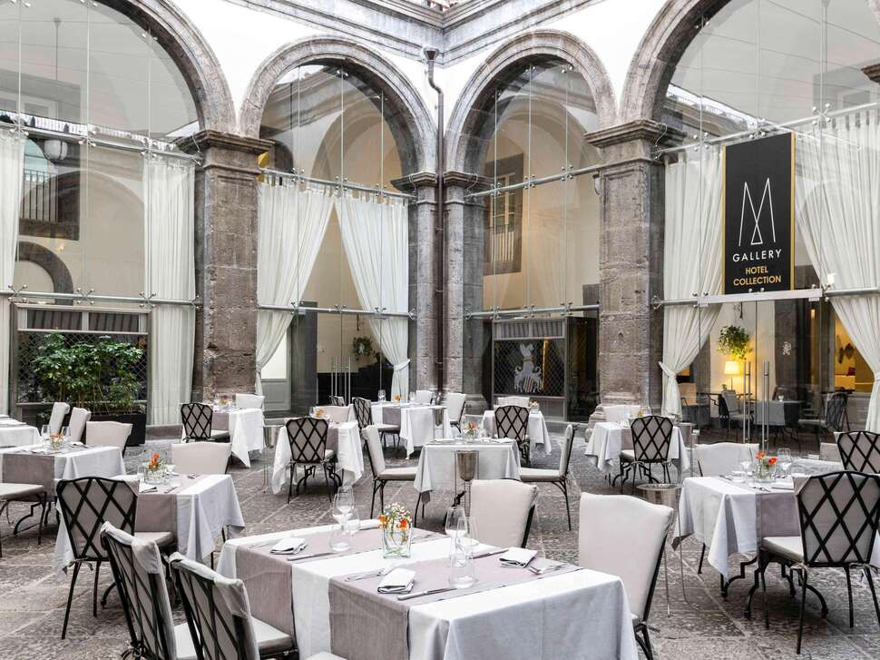 Een foto van Palazzo Caracciolo Napoli