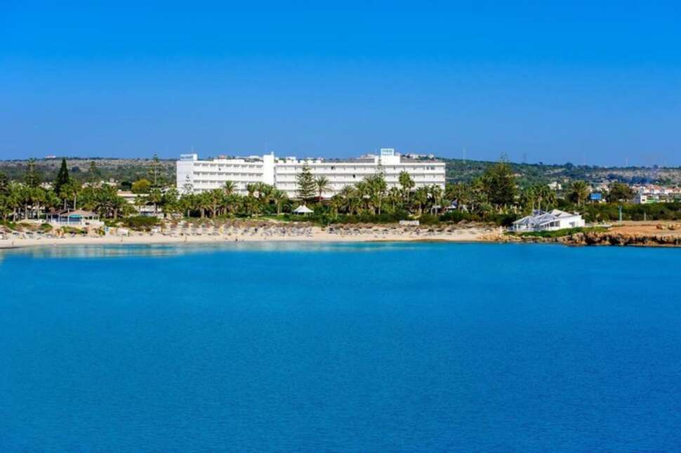 Een foto van de buitenkant van Nissi Beach Resort