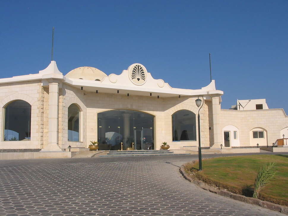 Een foto van de buitenkant van Royal Brayka Resort