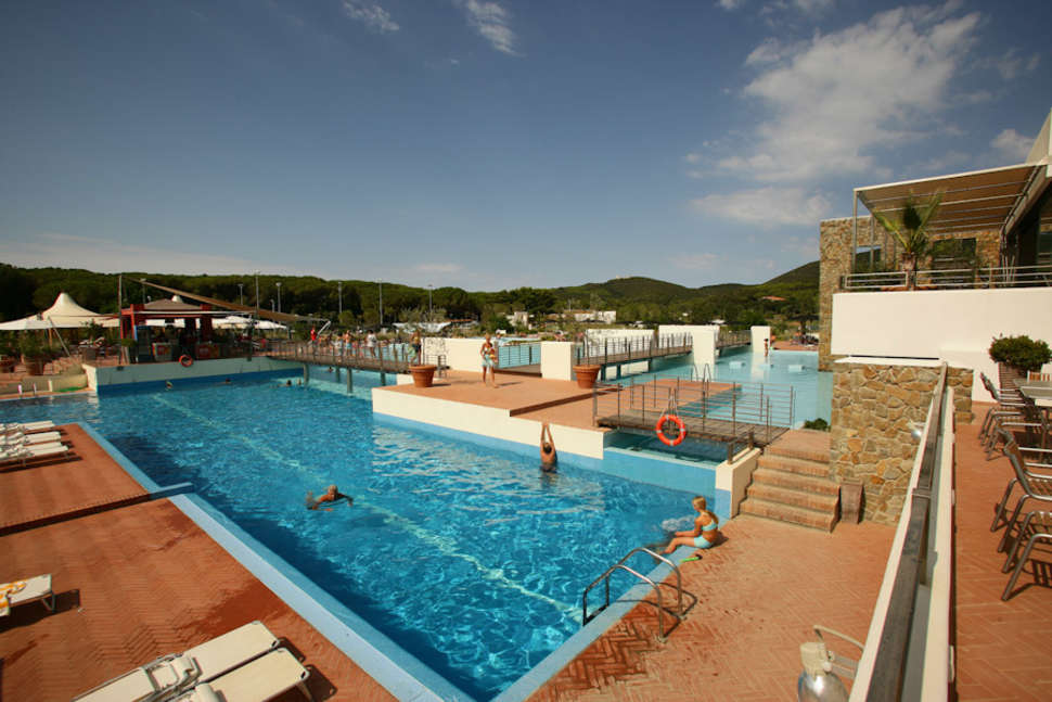 Een foto van het zwembad bij Camping & Village le Rocchette