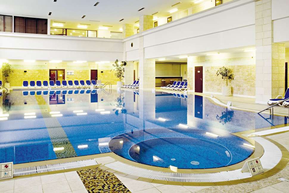 Een foto van het zwembad bij Melia Grand Hermitage