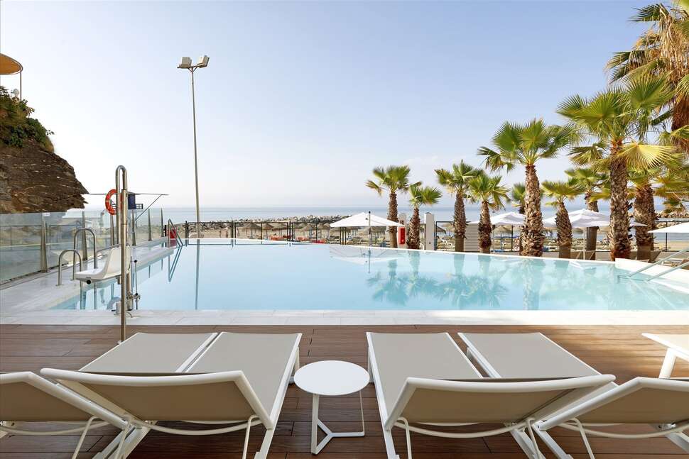 Een foto van het zwembad bij Benalma Hotel Costa del Sol