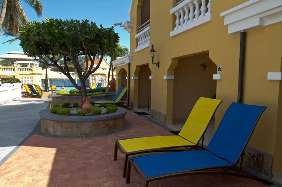 Een foto van het terras bij Amsterdam Manor Beach Resort