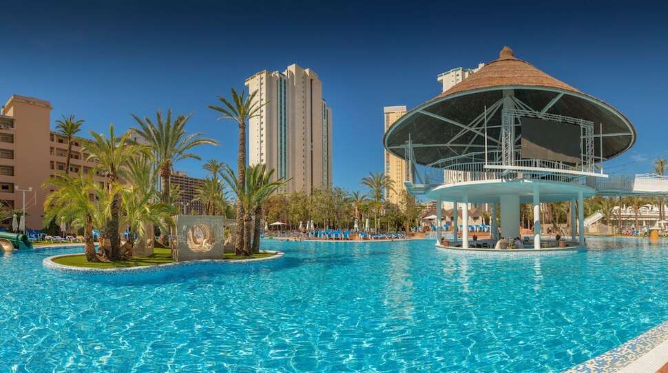 Een foto van het zwembad bij Magic Tropical Splash Aparthotel