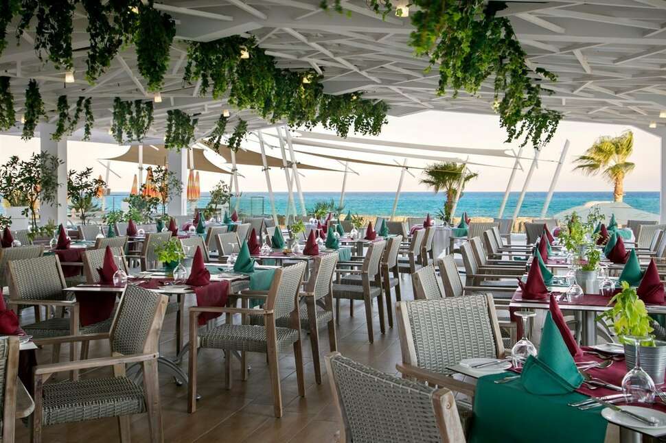 Een foto van de faciliteiten bij Asterias Beach Hotel