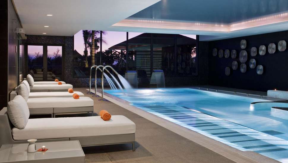 Een foto van het zwembad bij Gran Melia Palacio de Isora