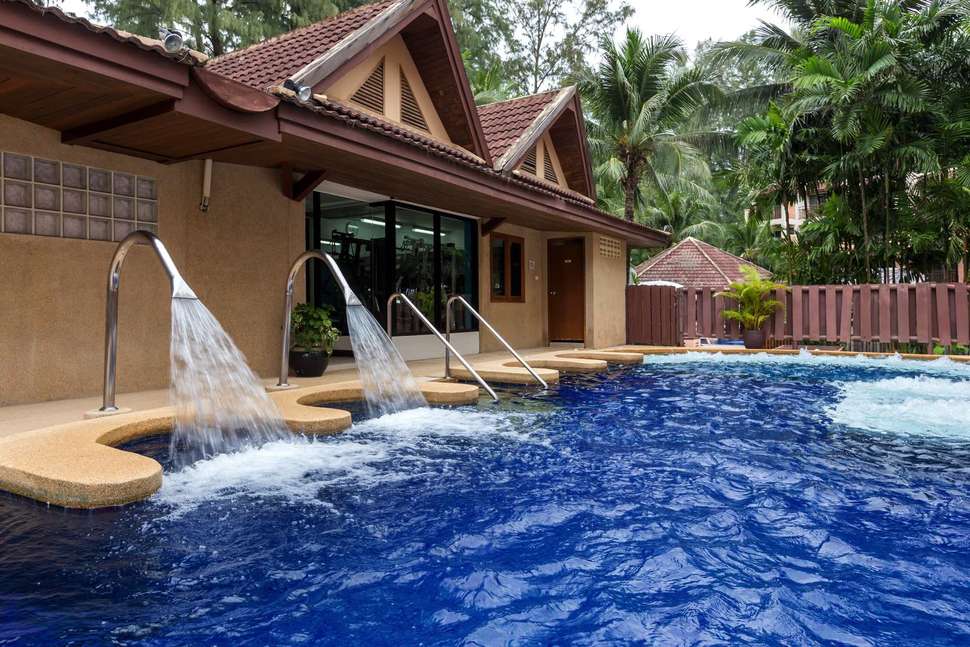 Een foto van het zwembad bij Best Western Premier Bangtao Beach Resort & Spa