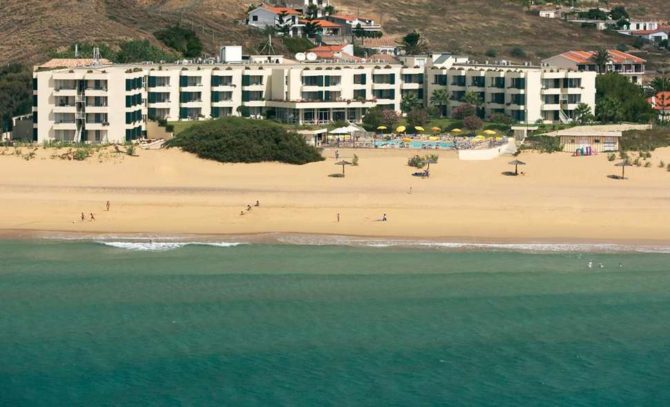 Een foto van het strand bij Vila Baleira Suites