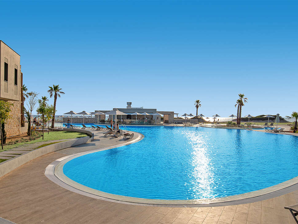 Een foto van het zwembad bij Portes Lithos Luxury Resort