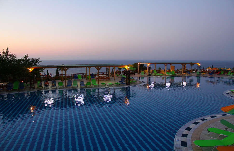 Een foto van het zwembad bij Hotel Aquasun Village