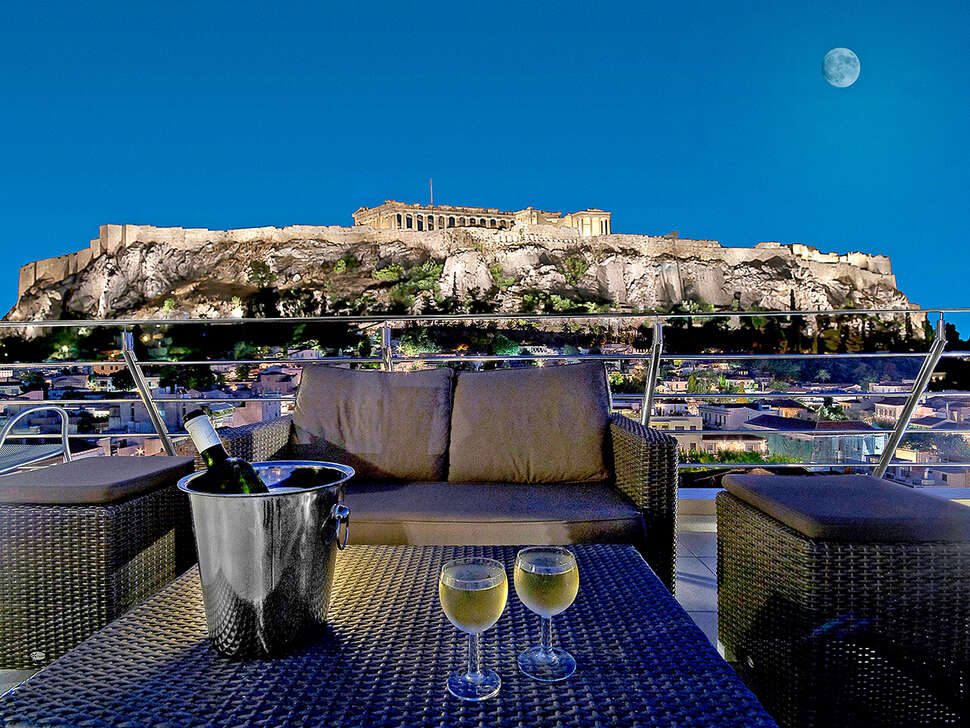 Een foto van het terras bij Hotel Plaka