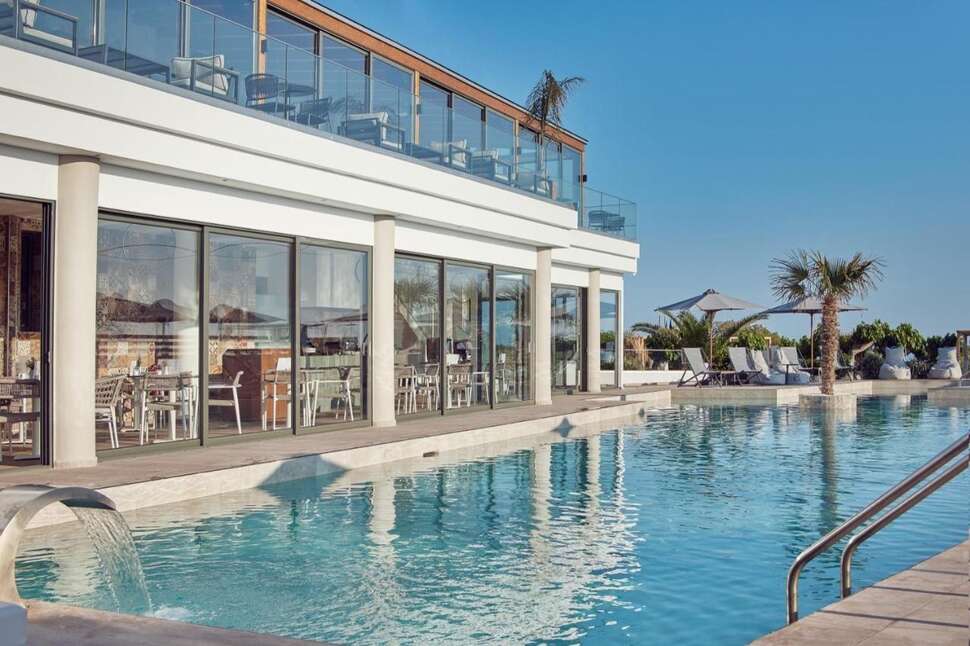 Een foto van een overzicht van Amnissos Residence