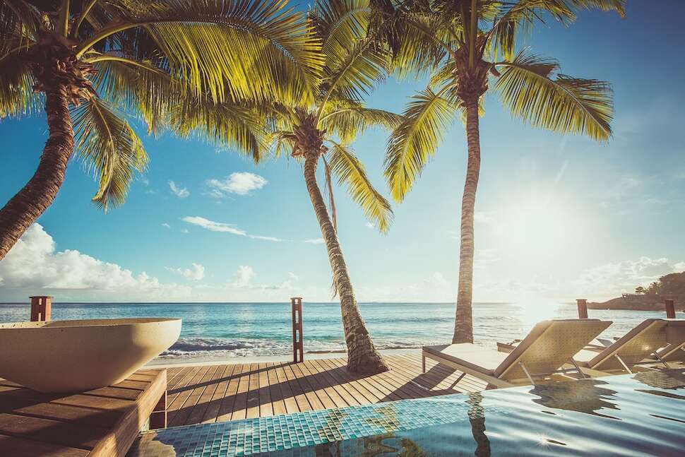 Een foto van het zwembad bij Carana Beach Hotel