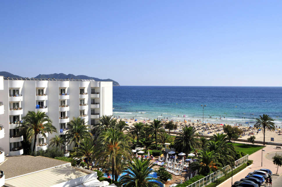 Een foto van de buitenkant van Hipotels Dunas Cala Millor