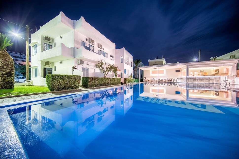 Een foto van het zwembad bij Apollo Appartementen Plakias
