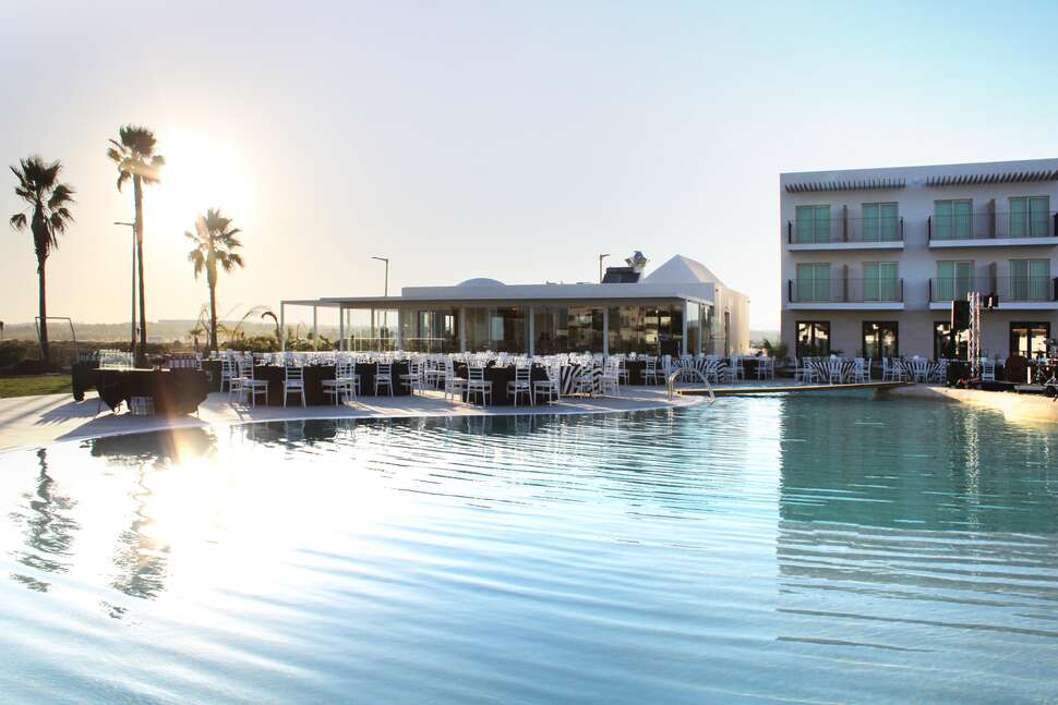 Een foto van het zwembad bij AP Cabanas Beach & Nature