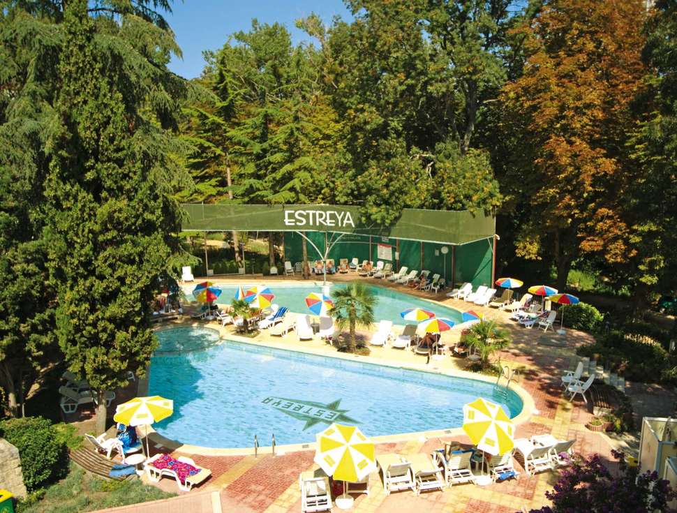 Een foto van Estreya Palace & Residence