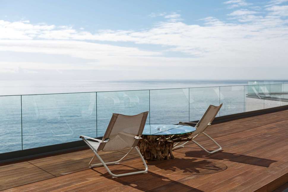 Een foto van het terras bij Hotel Baia Azul