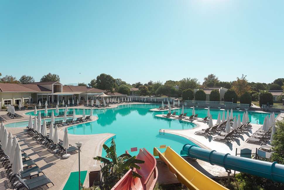 Een foto van het zwembad bij Anadolu Hotels Didim Club