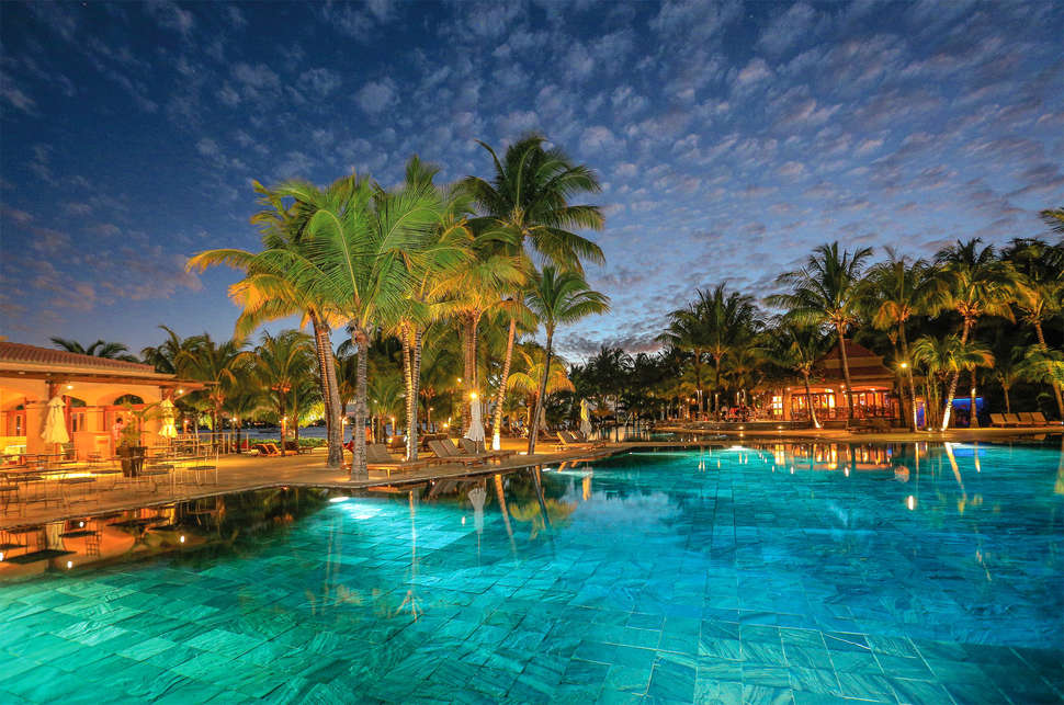 Een foto van het zwembad bij Mauricia Beachcomber