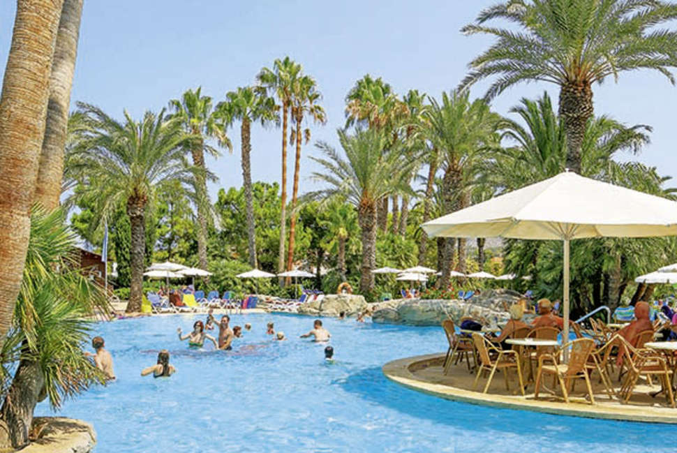 Een foto van het zwembad bij Allsun Hotel Estrella & Coral de Mar