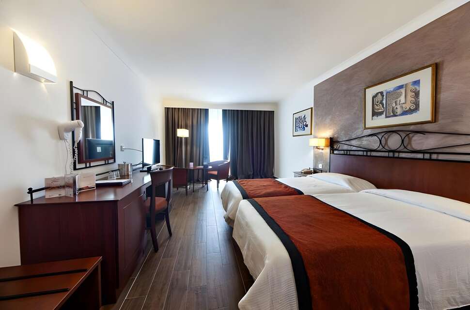 Ein Foto Golden Tulip Vivaldi Hotel