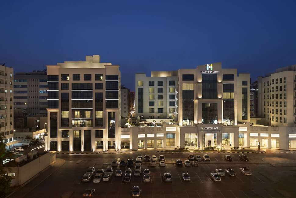 Ein Foto von der Außenansicht des Hyatt Place Dubai Al Rigga