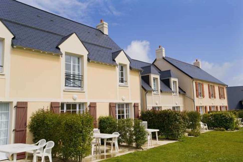 Een foto van de buitenkant van Pierre & Vacances Residence Le Green Beach