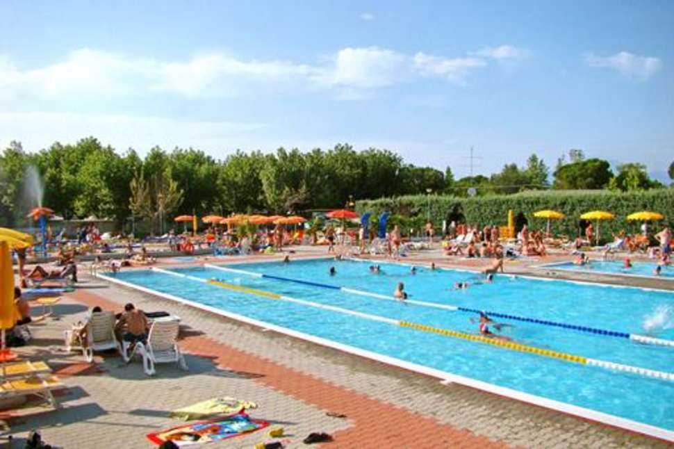 Een foto van het zwembad bij Camping Gasparina