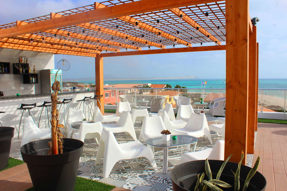 Een foto van het terras bij Ouril Hotel Agueda