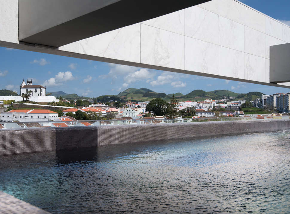 Een foto van de buitenkant van Octant Ponta Delgada