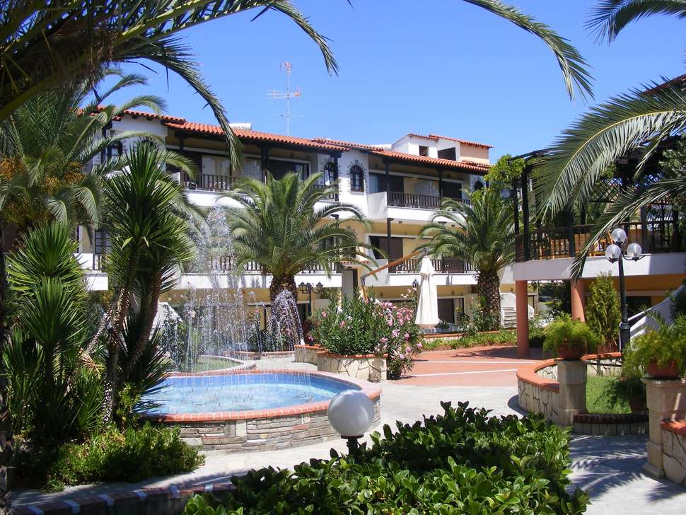 Een foto van de buitenkant van Ioli Village Hotel