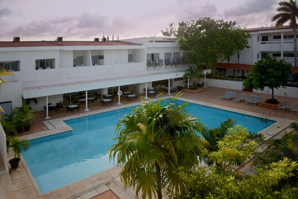 Een foto van het zwembad bij Cancun Bay Resort