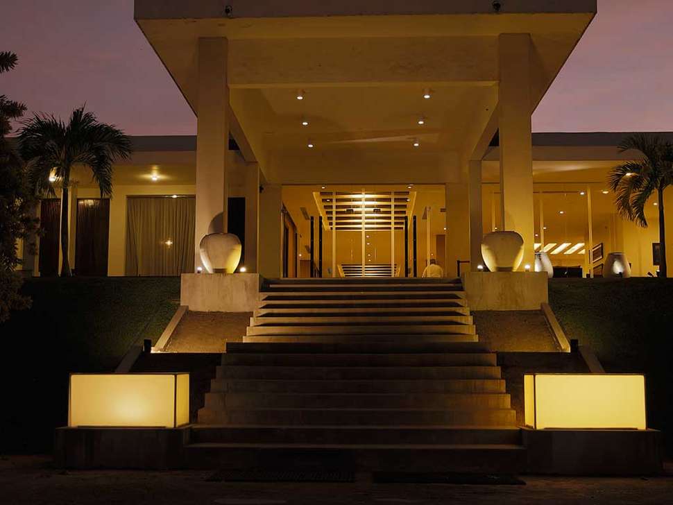 Een foto van de buitenkant van Pegasus Reef Hotel