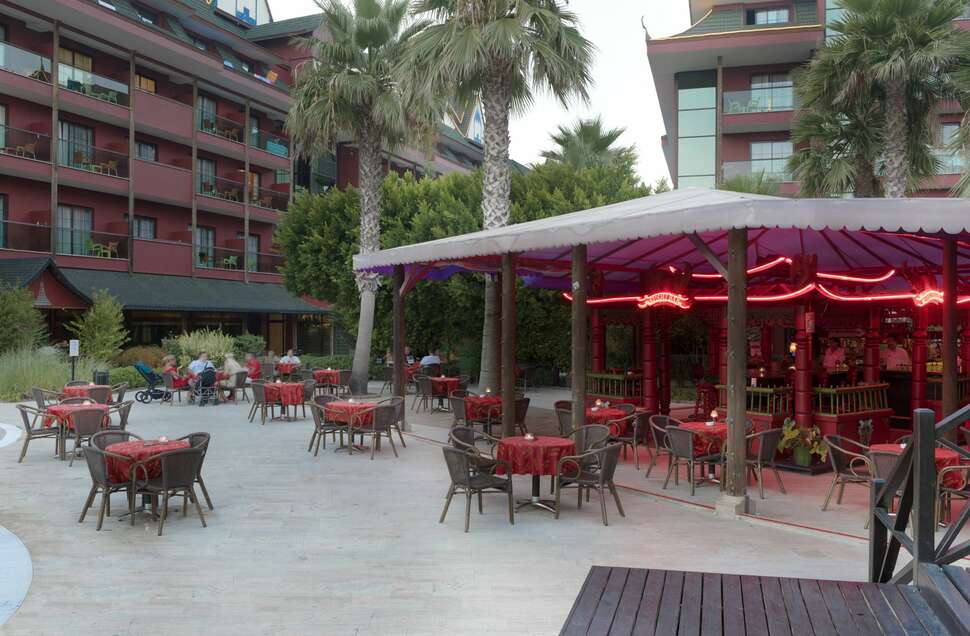 Een foto van het terras bij Siam Elegance Hotels & Spa