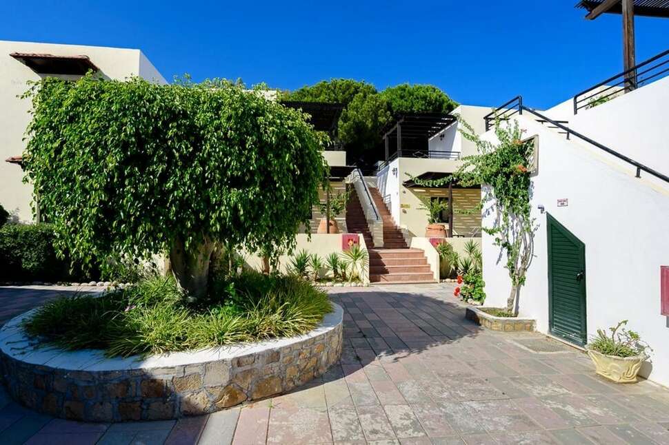 Een foto van de buitenkant van Pefkos Village Resort