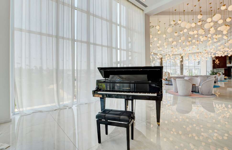 Een foto van het interieur van Nissiblu Beach Resort