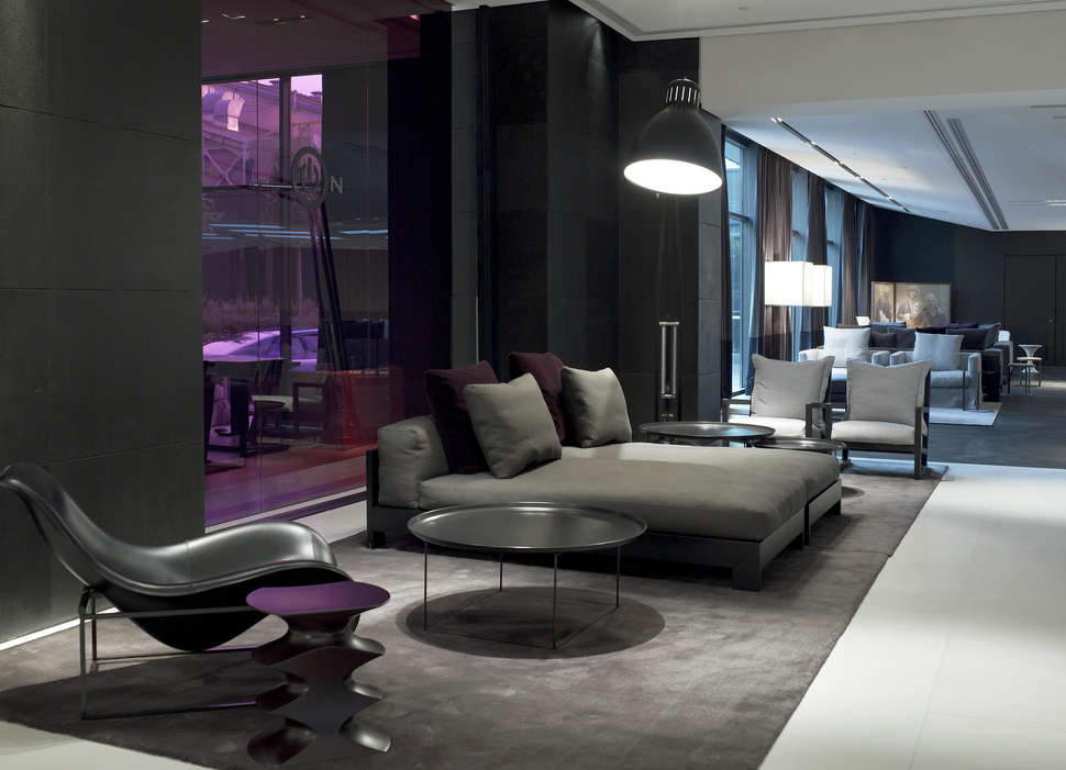 Een foto van het interieur van The Met Hotel