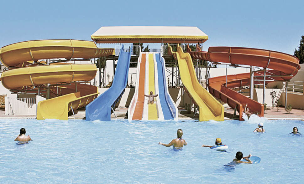 Een foto van het zwembad bij Omar Khayam Resort & Aquapark