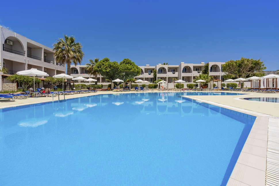 Een foto van het zwembad bij Lardos Bay Hotel