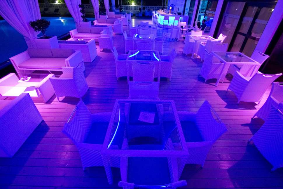 Ein Foto von der Terrasse im Sveltos Hotel