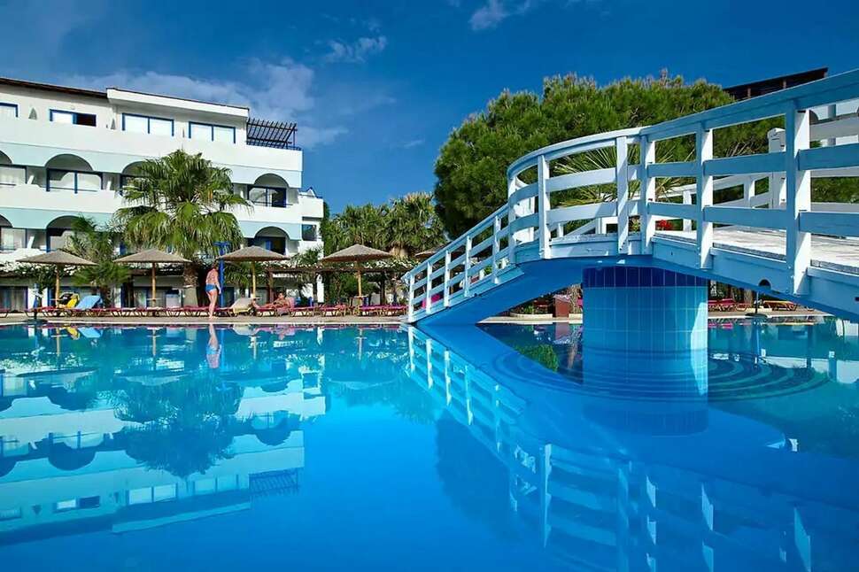 Een foto van het zwembad bij Sentido Sunrise Beach
