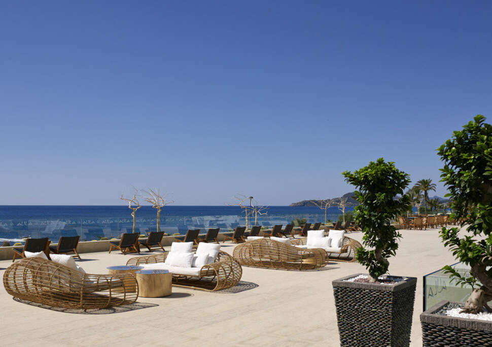 Ein Foto von der Terrasse im Mitsis Alila Exclusive Resort & Spa
