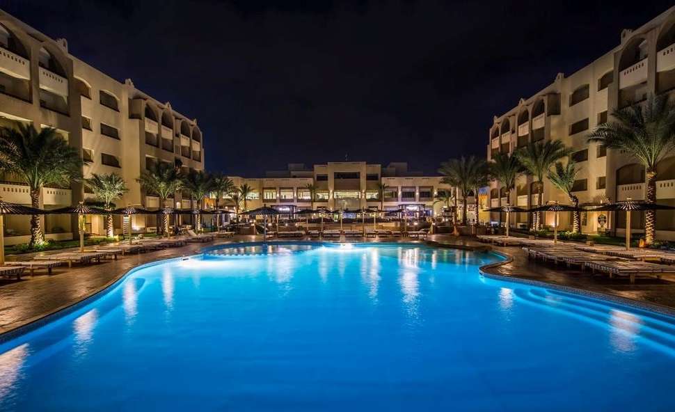 Een foto van het zwembad bij El Karma Aqua Beach Resort