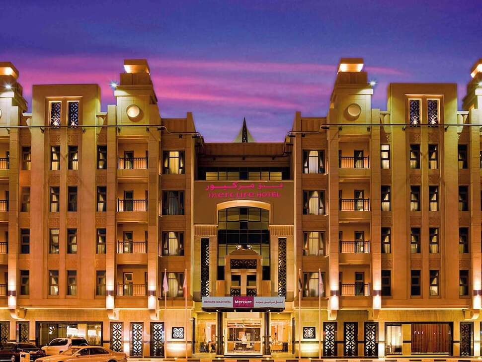 Een foto van de buitenkant van Mercure Gold Hotel Al Mina Road Dubai