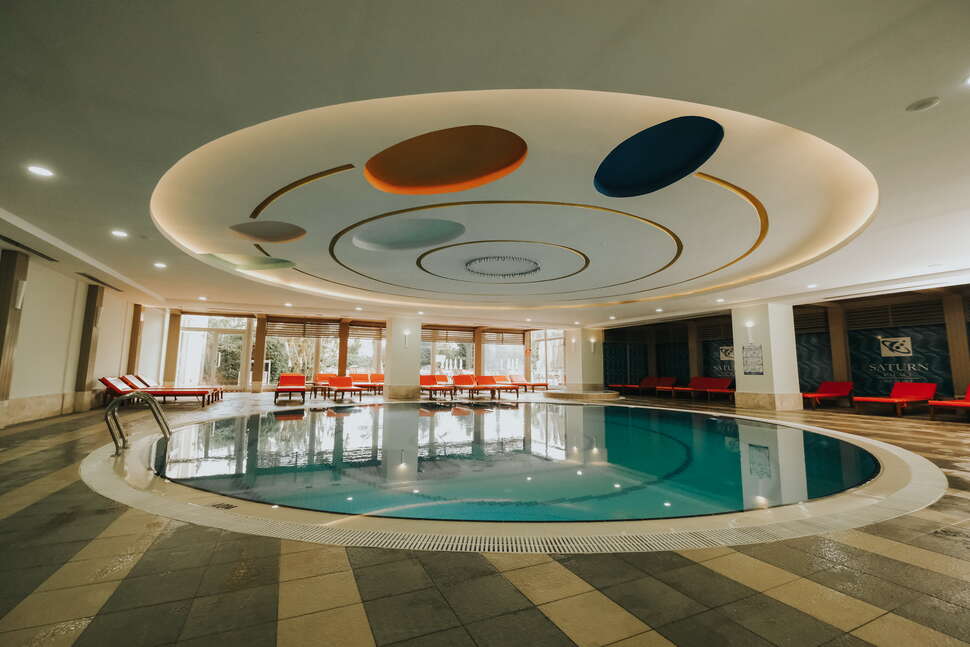Een foto van het zwembad bij Saturn Palace Resort