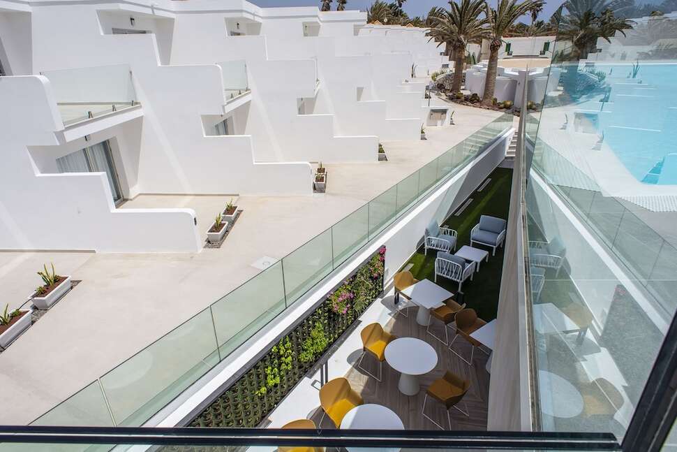 Een foto van de buitenkant van Hotel Taimar