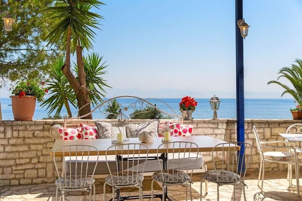 Een foto van het terras bij Aurora Beach Hotel