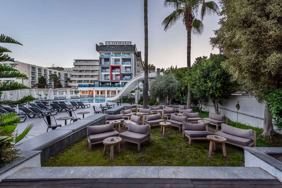 Een foto van White City Beach Hotel