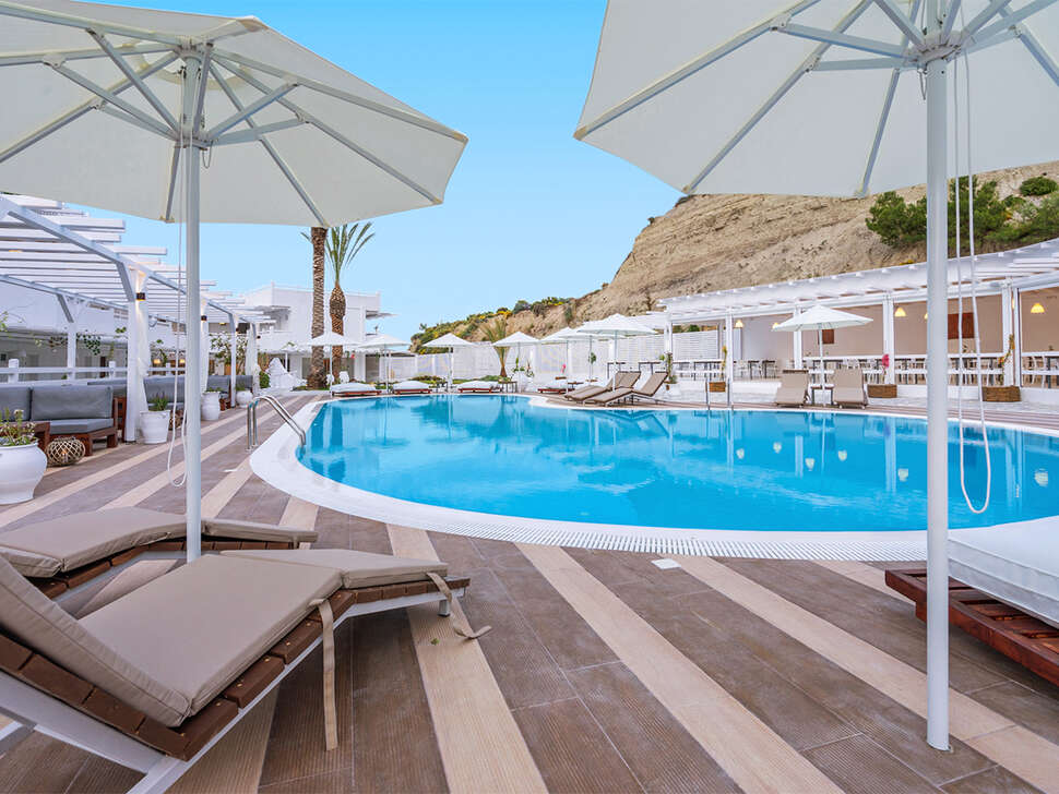 Ein Foto vom Pool im Aloe Hotel